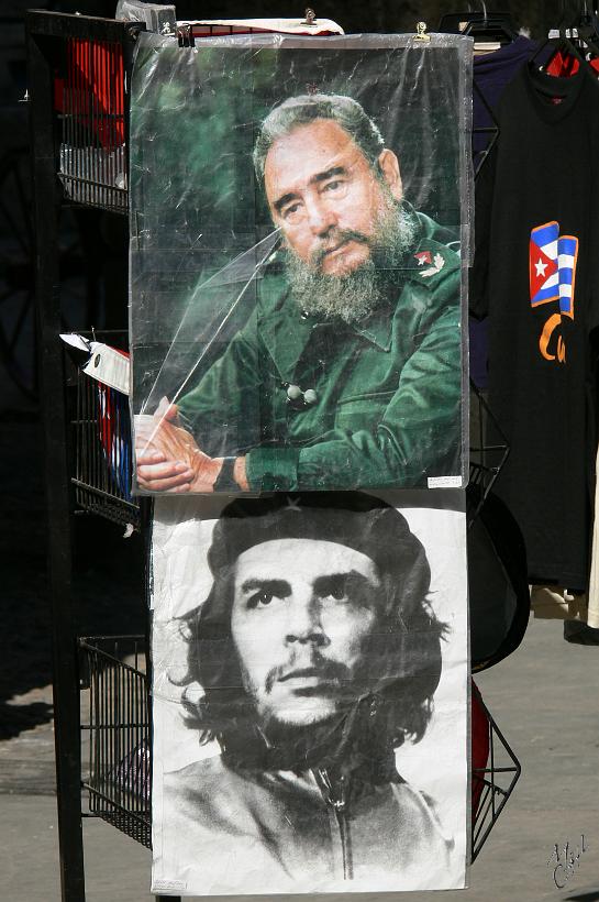 P1110194.JPG - Jusque 1950, Cuba devient un lieu de débauche pour les mafiosi, vedettes de cinéma, touristes et hommes d'affaires venus d'Amérique. On y trouve alors casinos, drogue, prostitution, blanchiment d'argent. La révolution cubaine commence en 1953 quand Fidel Castro essaye de s'emparer d'une caserne.