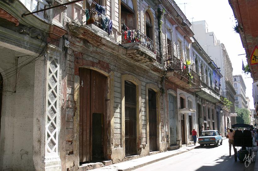 P1110255.JPG - Un quartier dans la vieille ville -Habana Vieja-.