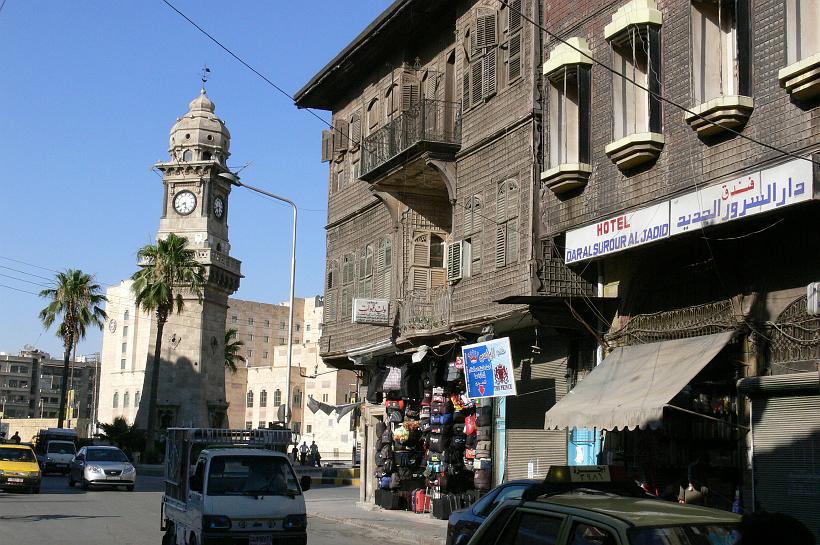 P1080675.JPG - La place Bab al-Faraj avec sa tour de l'Horloge. Ce carrefour est un point de passage important entre la vieille ville et les nouveaux quartiers