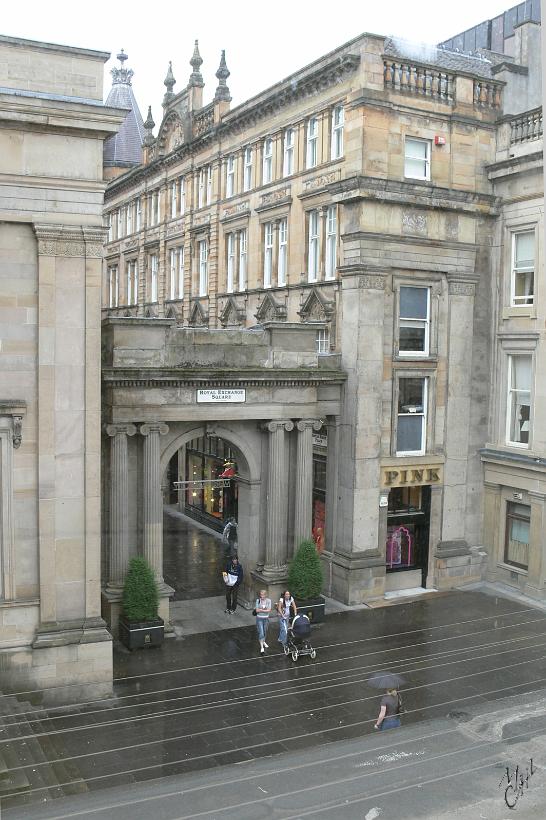 P1000560.JPG - Le Royal Exchange Square. Quartier où se situe la galerie d'art moderne à Glasgow.