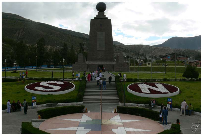 foto52.jpg - Les 2 hémisphères sur une photo - El Mitad del Mundo, Equateur