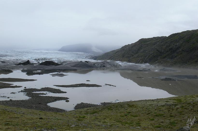 060804_Islande_Hoffelsjokull_733.JPG - Il a déjà été observé que ce glacier côtier, le Hoffelsjokull avance de plus de 2m par jour.