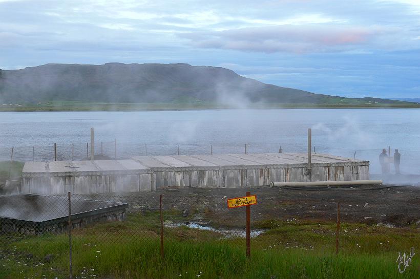 060808_Islande_Laugarvatn_Sud_664.JPG - Une des nombreuses stations de pompage des eaux de source bouillonnantes à Laugarvatn.