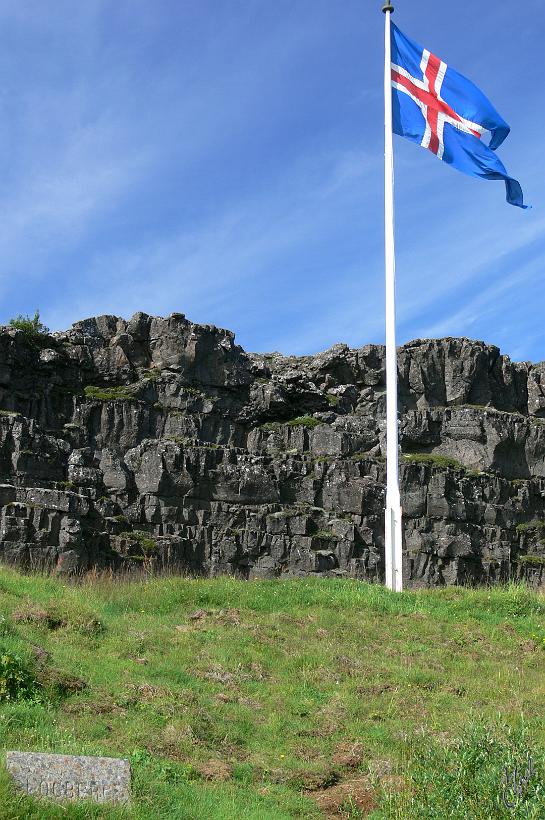 060809_Islande_Parc_Pingvellir_745.JPG - À Þingvellir ont été proclamées, débattues, adoptées, les lois islandaises au Moyen Âge. Les criminels y étaient jugés puis exécutés. L’indépendance de l’Islande y a été proclamée le 17 juin 1944.