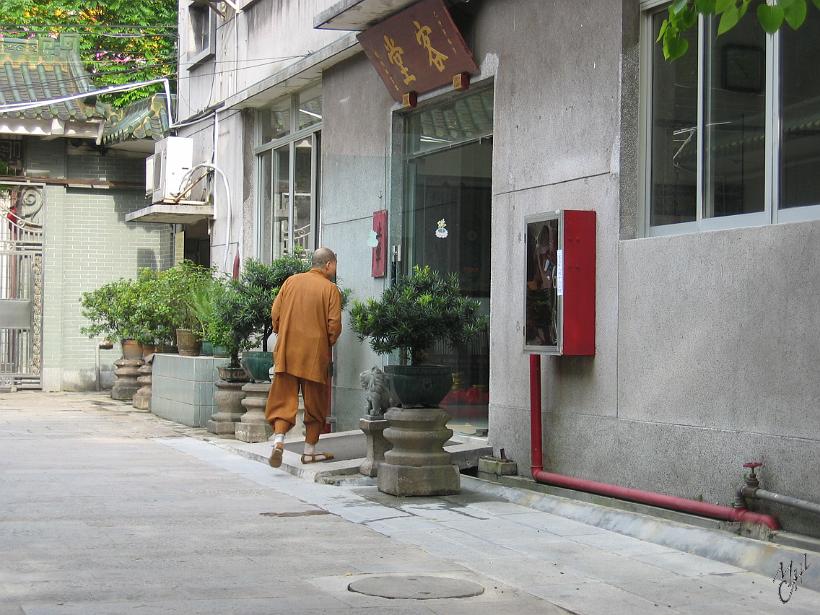 0506gz_IMG_1811.jpg - Le temple abrite toujours une communauté de moines bouddhiste