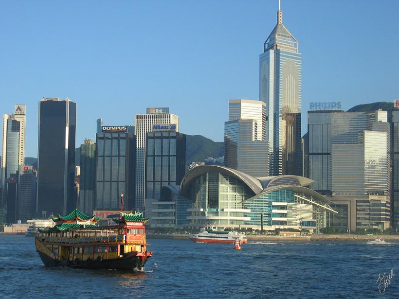 0507HKMac_IMG_1980.jpg - L'espace constructible est limité à Hong Kong. On y trouve plus de 800 gratte-ciel. Les prix immobiliers élevés sont au 4ème rang mondial (derrière Londres, Monaco et New York).
