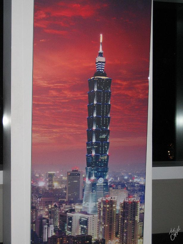 0803Shg_Taiwan_IMG_5083.JPG - "Taipei 101" avec 508m de hauteur 101 étages (d'où son nom) était jusqu'en 2007 la tour la plus haute du monde. Elle est située dans la capitale Taipei au nord de l'île.