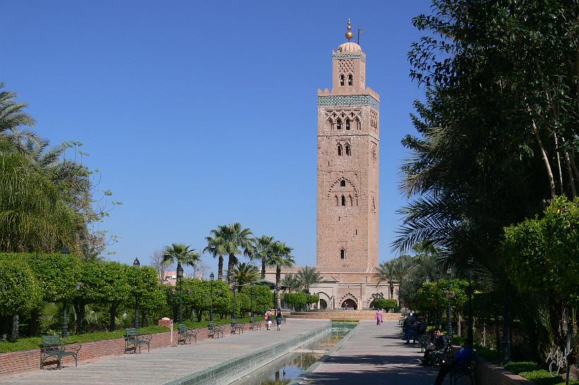 P1040132.JPG - Le minaret de la mosquée Koutoubia, d'une hauteur de 77 m.