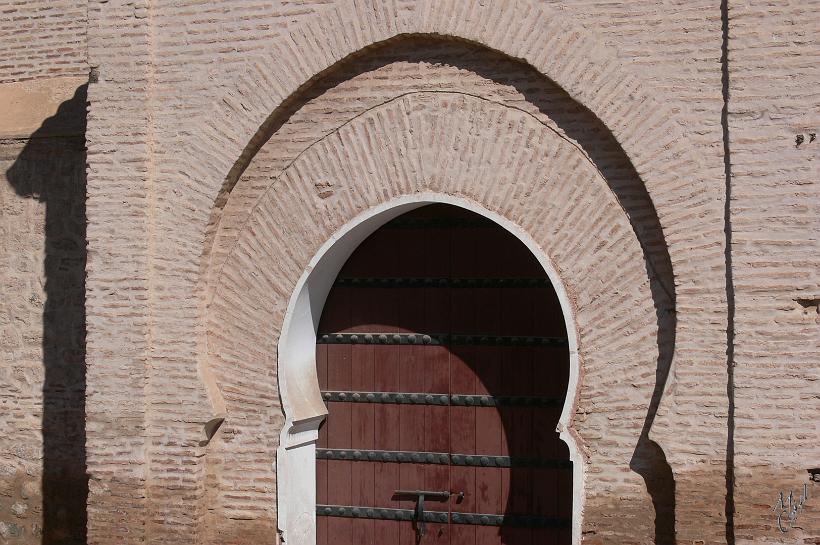 P1040145.JPG - Une porte donnant accès à la mosquée.