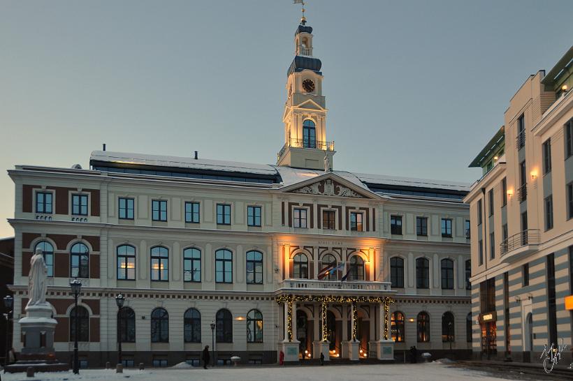 DSC_0728x.jpg - En face de la maison des têtes noires se trouve le Riga Dome qui abrite aujourd'hui l'hôtel de ville.