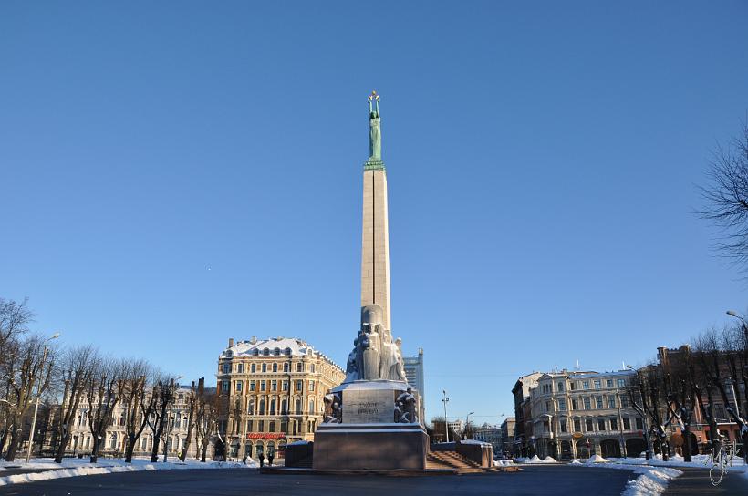 DSC_0798.JPG - Le Monument de la Liberté (Brivibas piemineklis) date de 1935. Il a été érigé en mémoire aux populations déportées en Sibérie à l'époque soviétique.