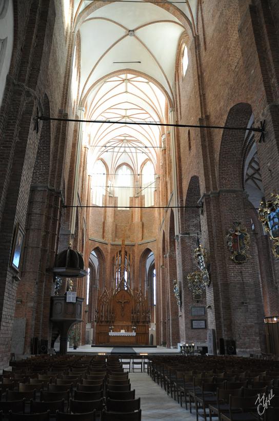 DSC_0924.JPG - La nef gothique de l'église St Pierre.