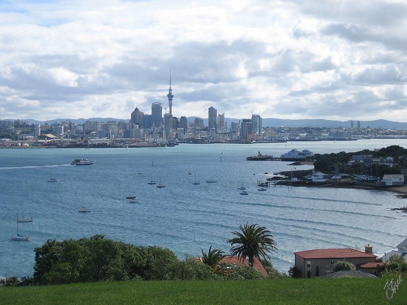 Auckland_Flug_IMG_0989.JPG - Auckland est la ville la plus peuplée de Nouvelle-Zélande avec environ 1,3 Mio d'habitants (soit plus d'un quart de la population du pays)