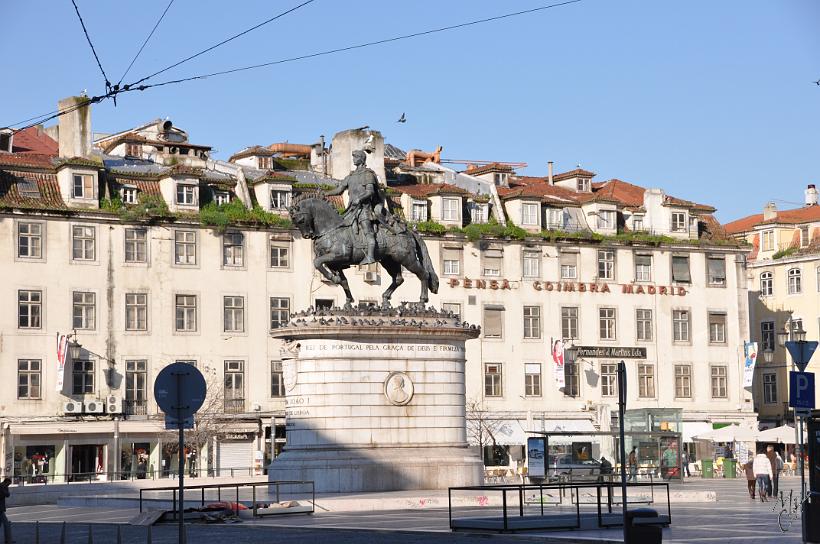 DSC_1208.JPG - La place Figueira avec la statue de Dom João I, au centre de la vieille ville basse (Baixa).