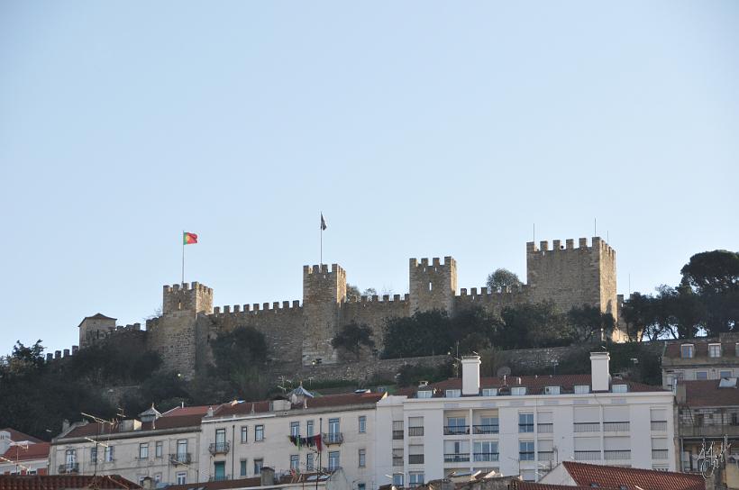 DSC_1212.JPG - Le château de la ville vu de la place Figueira