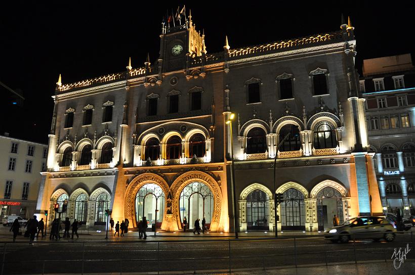 DSC_1477.JPG - La gare centrale du Rossio, situé au cœur de la ville basse (Baixa), en face de la place dom Pedro IV.