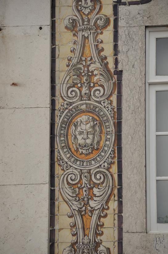 DSC_1642x.jpg - Un détail de la façade du Largo Bordalo Pinheiro